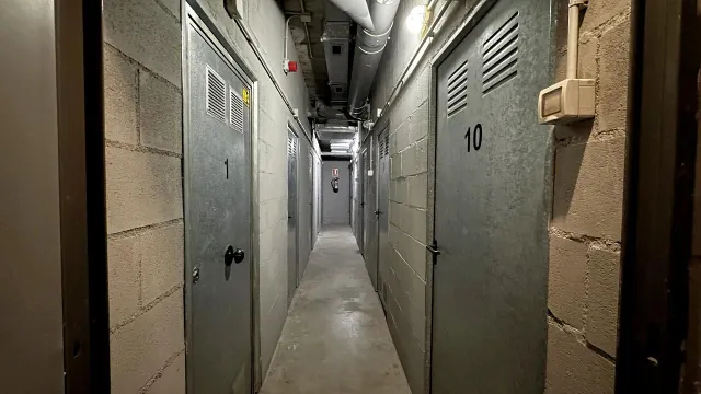 Poblenou: luz natural, dos amplias habitaciones y parking y trastero incluidos en el precio. — 36