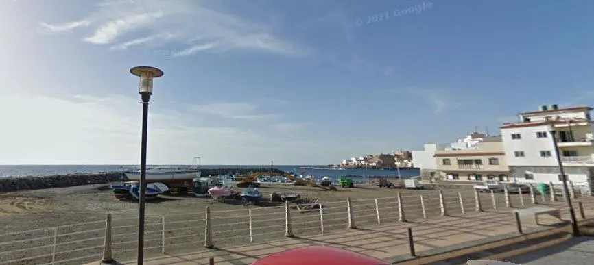 Tajao. Adosado a 100 metros del mar con vistas directas con garaje cerrado y solarium