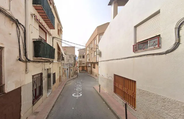 Se vende piso OKUPA en Abarán (Murcia). - foto 3
