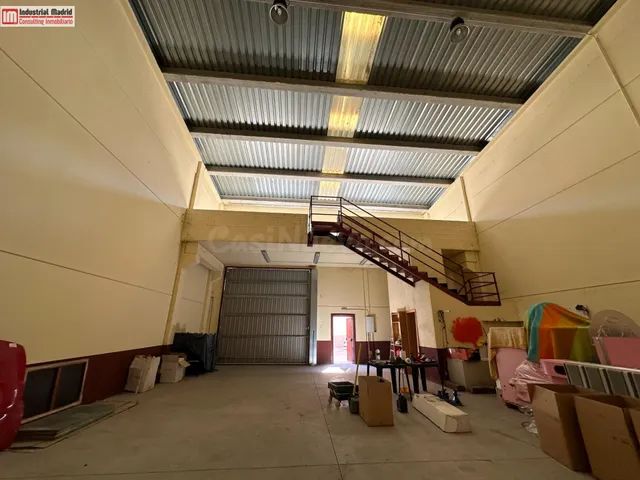 SE VENDE NAVE INDUSTRIAL EN RENTABILIDAD EN CIEMPOZUELOS - foto 2