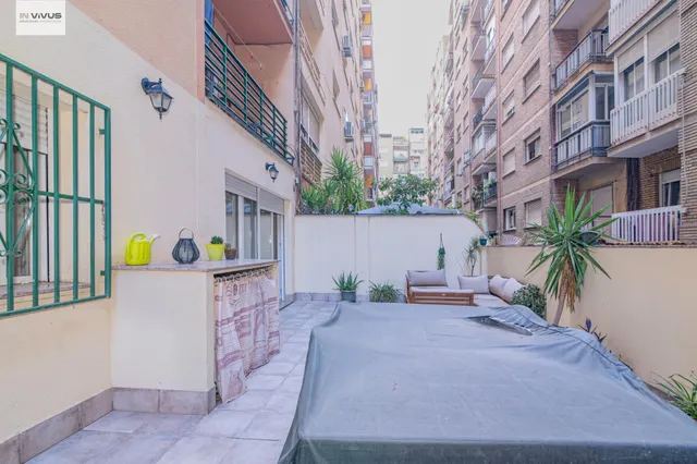 Oportunidad en alquiler de piso reformado de dos dormitorios con gran terraza en camino de ronda — 9