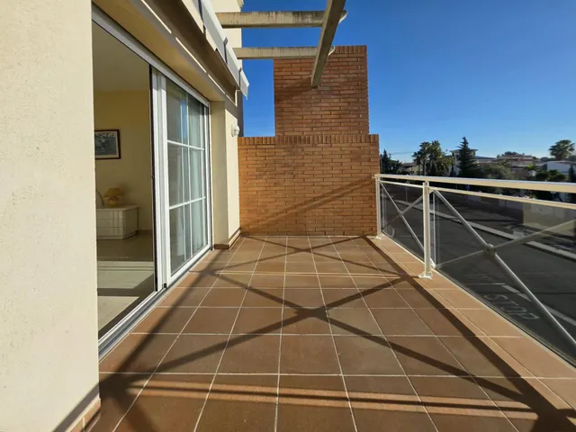 Chalet esquinero adosado en Vilafortuny — 45