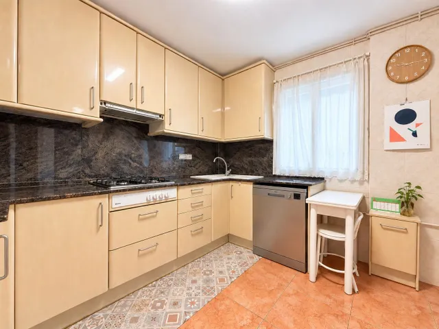 Piso de 150 m2 construidos con 5 habitaciones y parking – Tarragona — 19