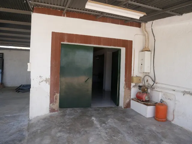 Se venden naves con parcela de 2.868 m2 en Senda De los Garres — 29