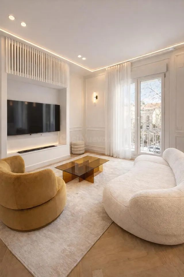 VIVIENDA DE LUJO CON DISEÑO EXCLUSIVO Y BALCONES EN LISTA — 5