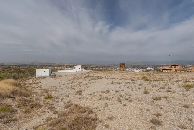 Terreno urbano de 750 m2 en Altos de La Zubia. Parcelas 14 de la manzana L y parcela 17 de la manzana M — 25