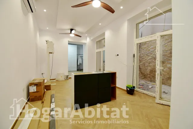 ESPACIOSA CASA SEMIRREFORMADA CON TERRAZA — 34