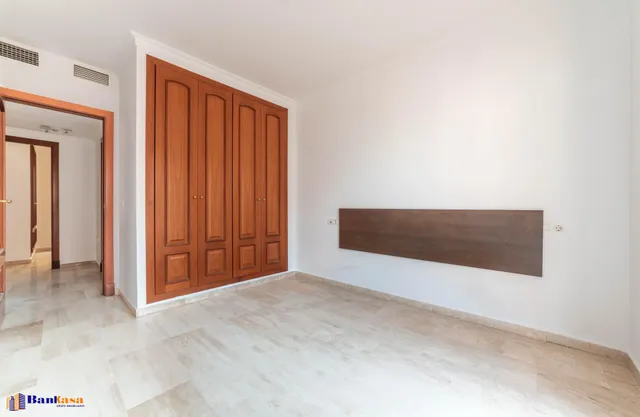 PISO EN ALQUILER SIN MUEBLES EN PARQUE OESTE | GRAN TERRAZA | PISCINA | PÁDEL | GARAJE — 24