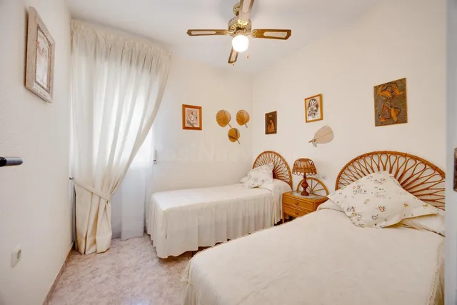 Bungalow planta alta de 3 dormitorios con piscina y plaza de garaje comunitaria. — 13