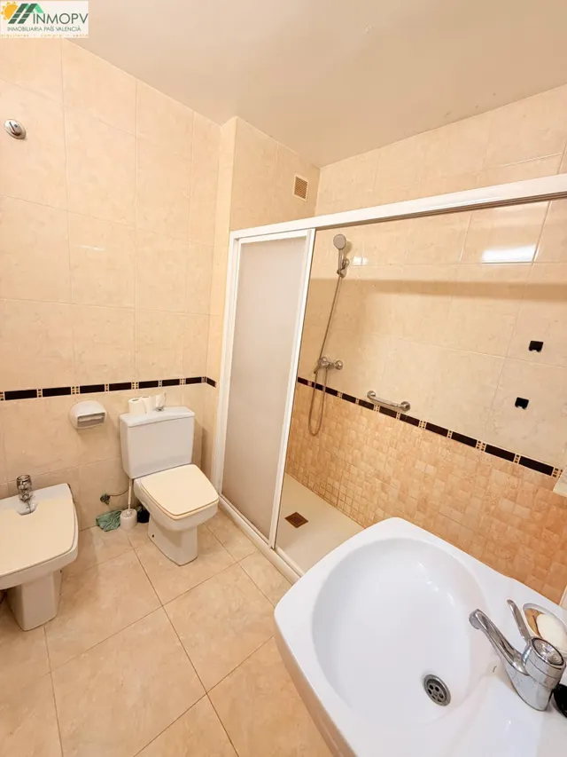 Se vende gran piso de 92m2 con 3 habitaciones dobles en zona rio cervol! 1ª planta edificio sin ascensor! — 27