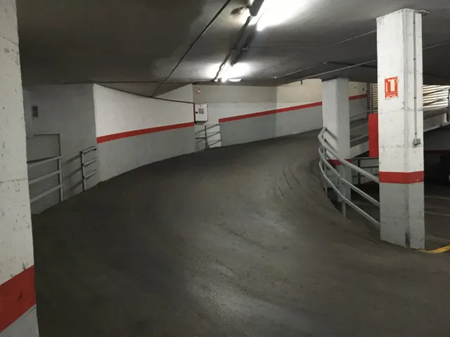 PLAZA DE APARCAMIENTO EN VENTA EN PLENO CENTRO DE MANRESA — 2