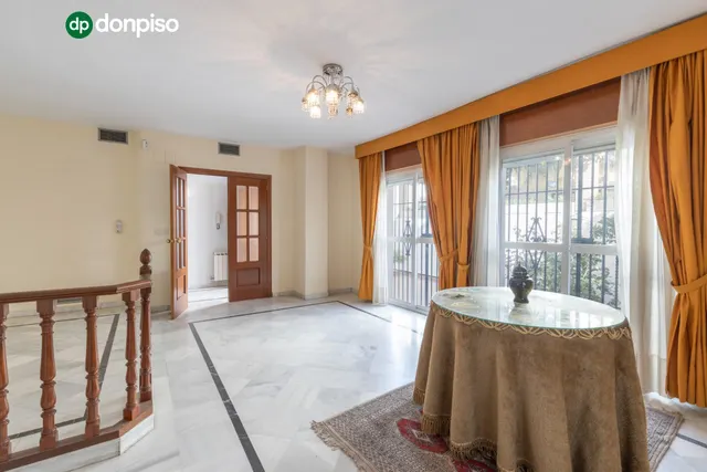 Exclusiva vivienda con piscina en la zona del Serrallo con piscina comunitaria — 12
