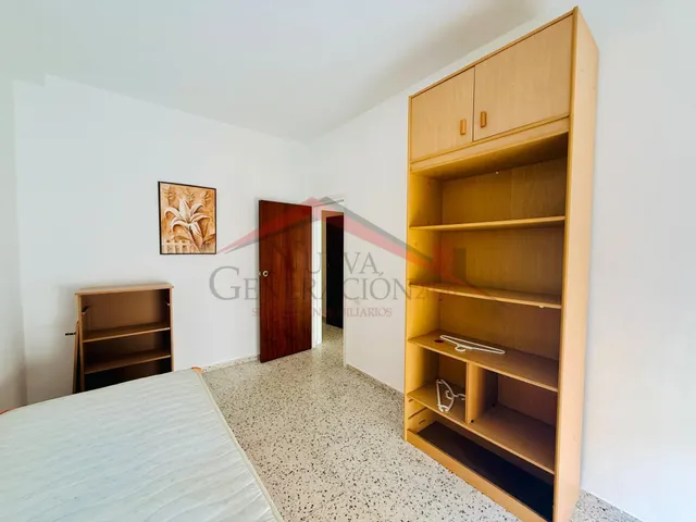 PISO AMPLIO Y LUMINOSO — 32