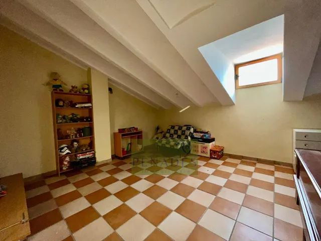 Espectacular chalet a la venta con impresionante jardín interior — 32