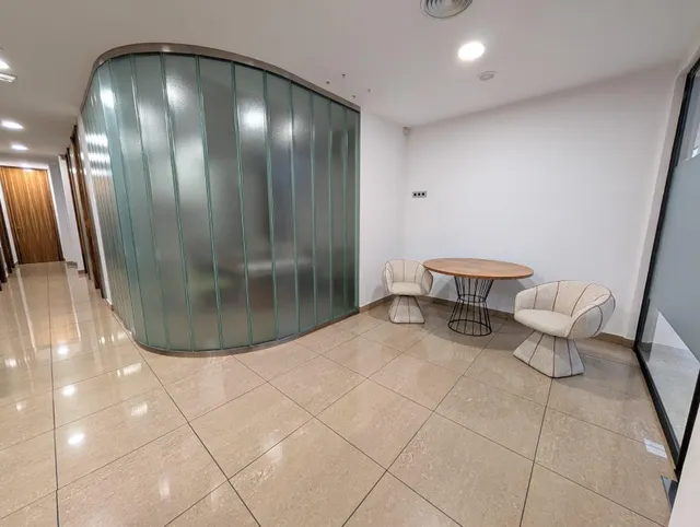 Oficina top en pleno centro de Gandía, lista para entrar. — 2