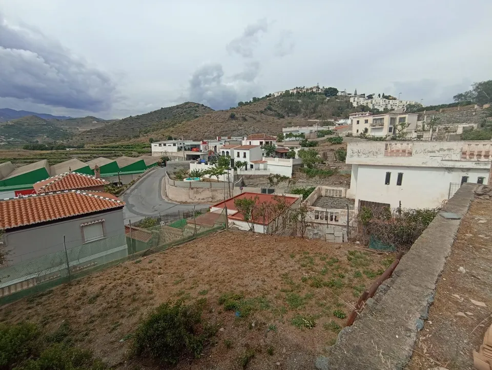 TERRENO URBANO 590 M2 EN ALMUÑECAR
