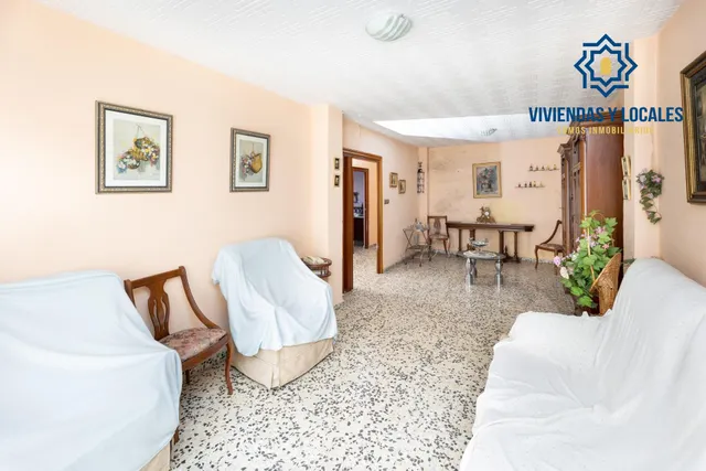 Local + vivienda en Avda. Cadiz — 17