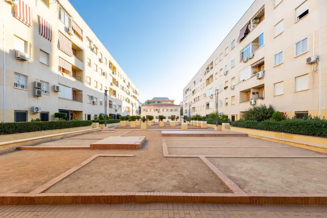 Piso de 3 dormitorios y 2 baños, con cochera. VIVIENDA DE VPO, junto al Parque de Bomberos. — 3