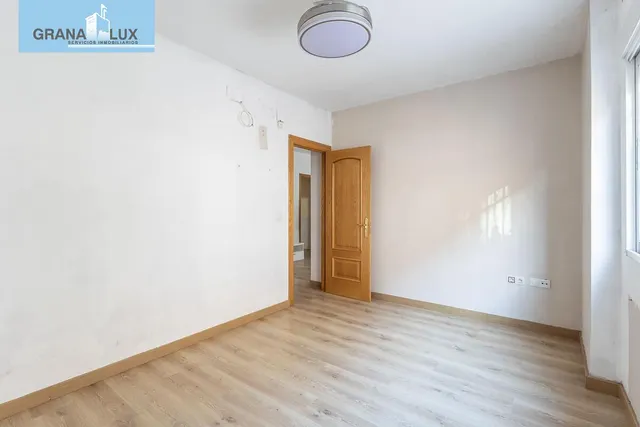 Piso con garaje, trastero y excelente ubicación en Huétor Vega — 11