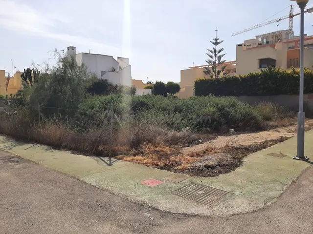 Oportunidad parcela en Puerto Rey.
