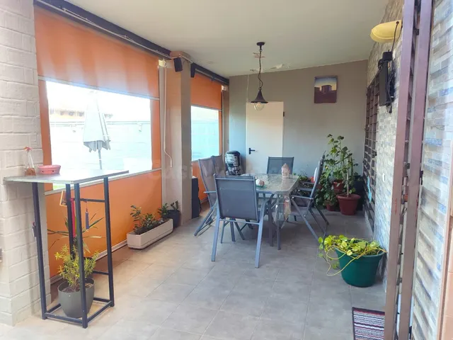 CASA UNIFAMILIAR COMPLETAMENTE REFORMADA CON JARDIN Y PISCIN - foto 3