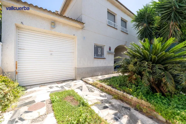 CASA PAREADA CON PISCINA PRIVADA, PARKING, BARBACOA ANDANDO  - foto 3