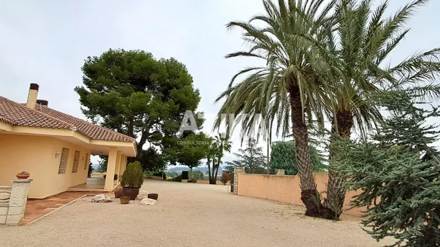 PRECIOSO CHALET EN VENTA EN ONTINYENT CON IMPRESIONANTES VIS - foto 5