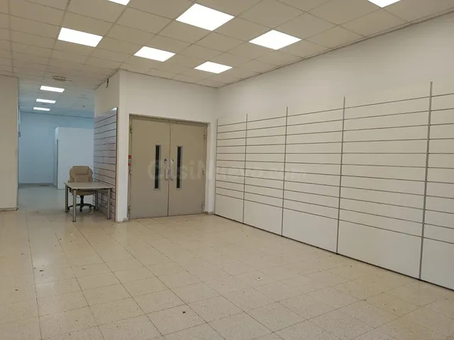 NAVE COMERCIAL — 4