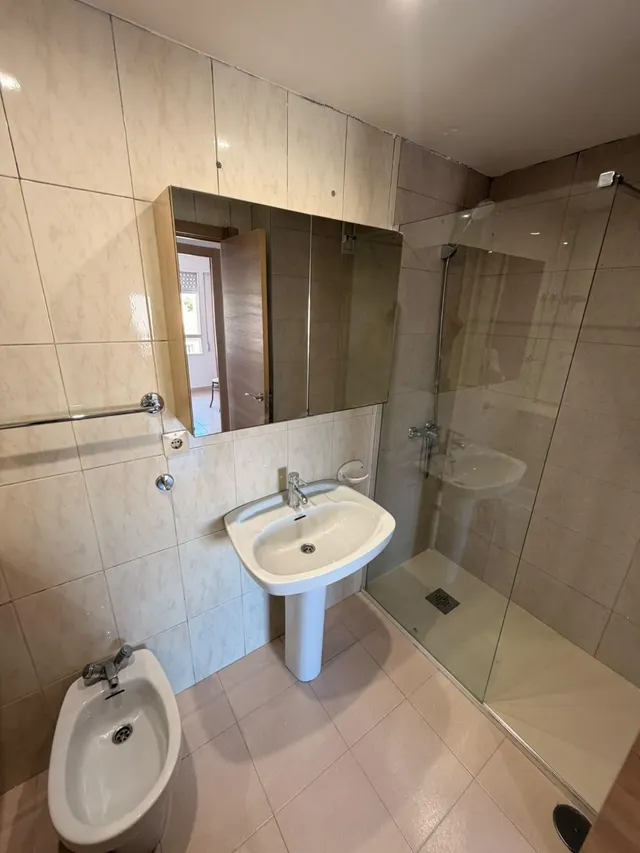 Piso en alquiler con 3 dormitorios, garaje y ascensor — 13