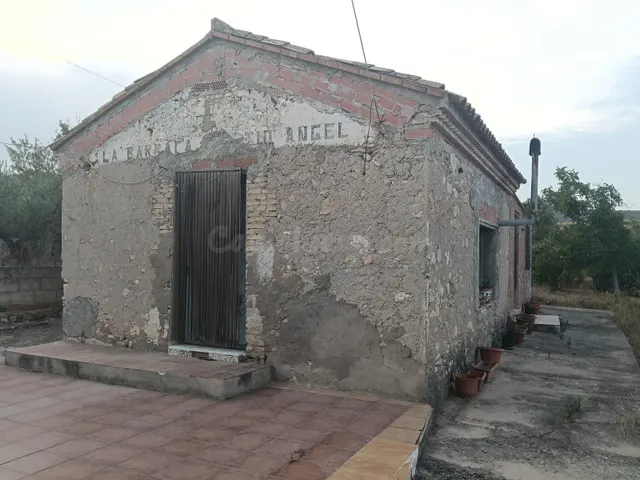 PARCELA DE 2.088 M2 CON CONSTRUCCIÓN PARA REFORMAR - foto 2