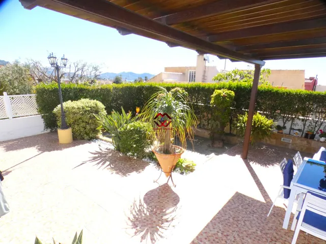 PRECIOSO CHALET CON JARDÍN A SOLO 300 M DE LA PLAYA DEL ALAM