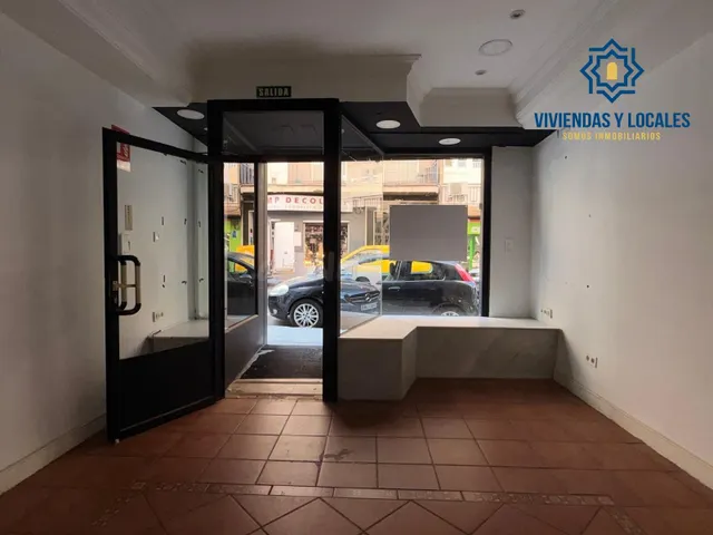 Local comercial en ubicación PRIME junto a Plaza de Gracia - foto 4