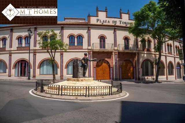 AMPLIO LOCAL COMERCIAL EN BRUTO/TRASTERO EN FUENGIROLA ZONA 