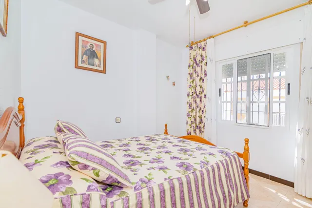 Chalet adosado en Salobreña playa, urb. privada con piscina y jardines. — 17