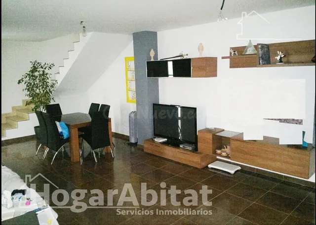 CASA SEMINUEVO CON GARAJE Y TERRAZA - foto 3