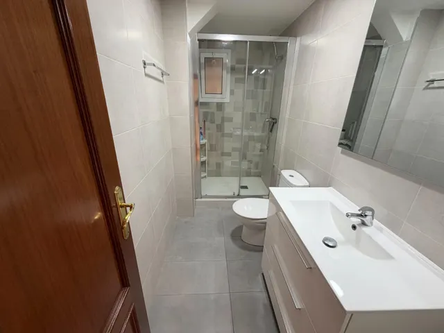 Piso CON ASCENSOR de 2 hab. (antes 3) completamente exterior reformado — 25