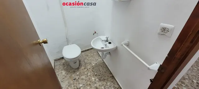 SE ALQUILA LOCAL COMERCIAL — 7