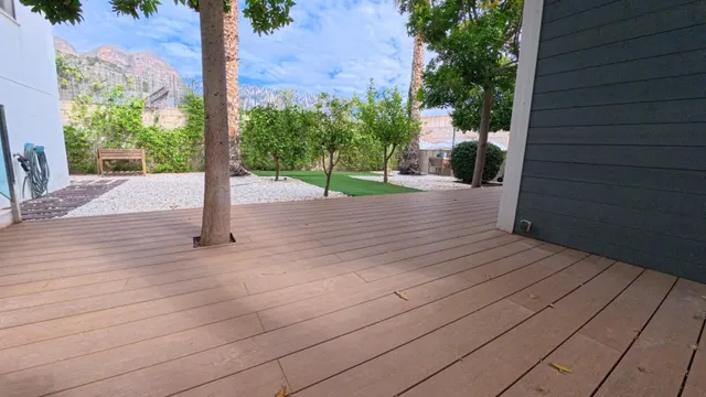 Amplio apartamento de esquina en planta baja con parcela y estudio exterior — 32