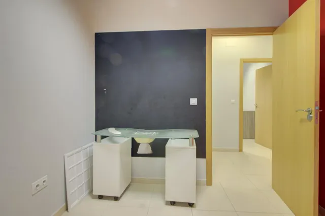 UN ESPACIO PREPARADO PARA TU PRÓXIMO NEGOCIO — 18