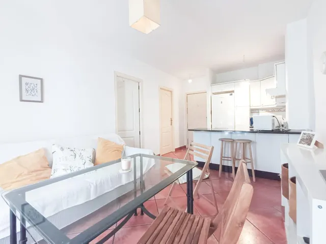 Piso de 45 m2 junto a Cruz Roja y Judería: primera vivienda  - foto 4