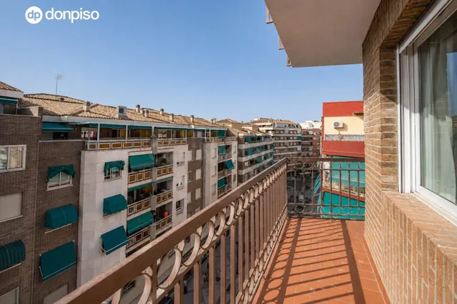 Impresionante piso en el centro de Granada. — 2