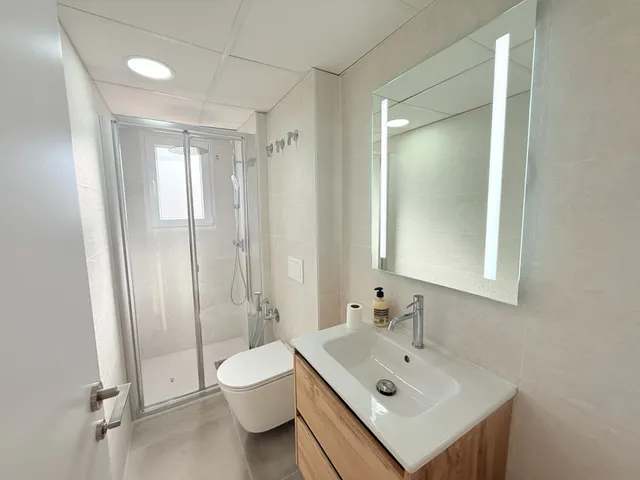 TOTALMENTE REFORMADO  A ESTRENARE, PISO EN BUENA ZONA,   EXTERIOR, MUY LUMINOSO. — 26