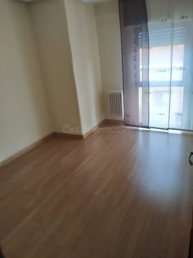 SE VENDE PISO CON PLAZA DE GARAJE EN CINCO VILLAS - foto 2