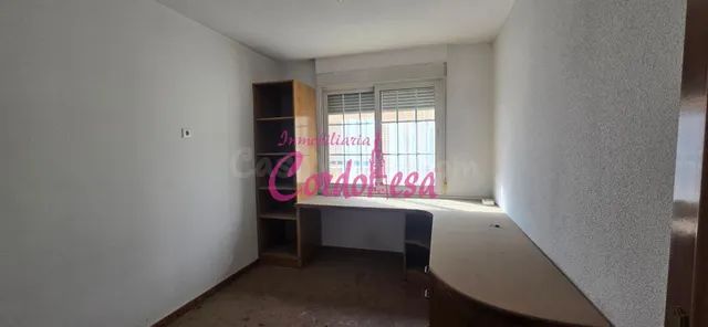 Amplio y Conservado Piso en Avenida Barcelona - Oportunidad  - foto 4