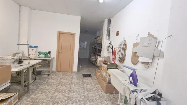 LOCAL COMERCIAL de 130 m2 a pie de calle. — 5