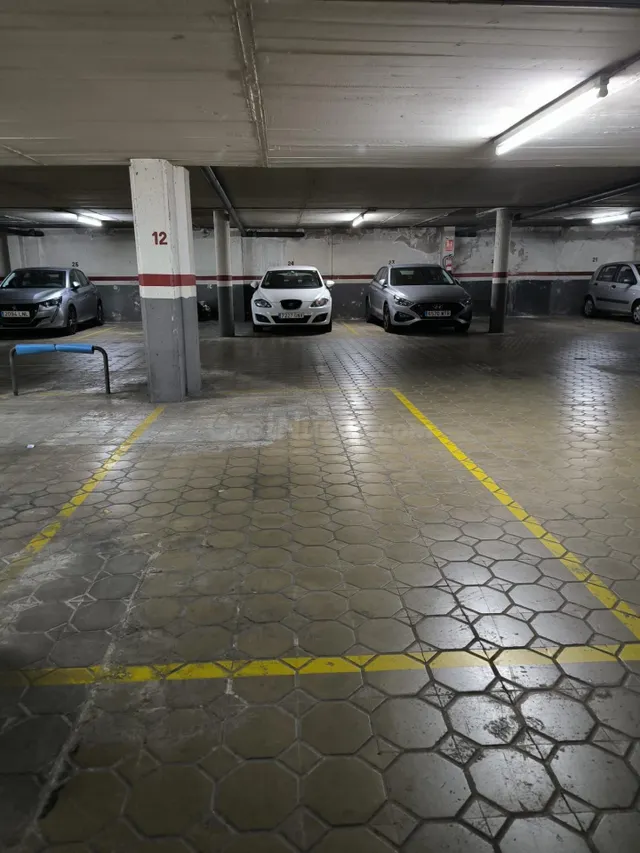 SE VENDE PLAÇA DE APARCAMIENTO PARA 1 COCHE EN MANRESA ZONA  - foto 3