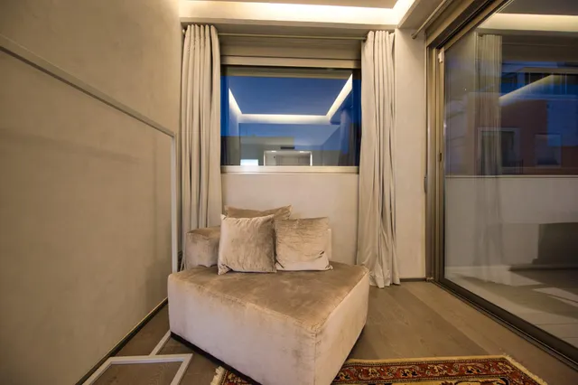 Ático con gran terraza y solárium privado en el corazón de Alicante — 22