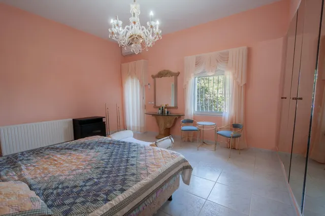 Amplia villa con vistas panorámicas al mar y pista de tenis privada en Calpe — 11