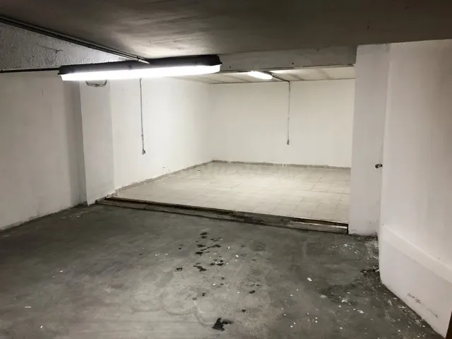 Garaje cerrado con muchas posibilidades