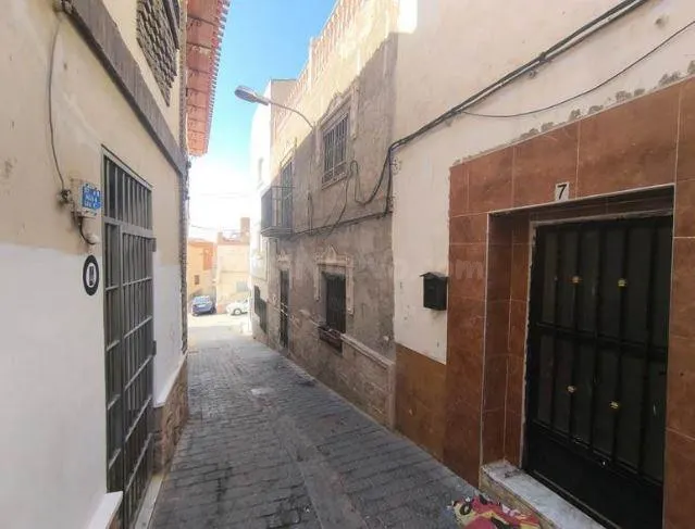 SE VENDE casa adosada OKUPA en C Poza 5 de Lorca - foto 2